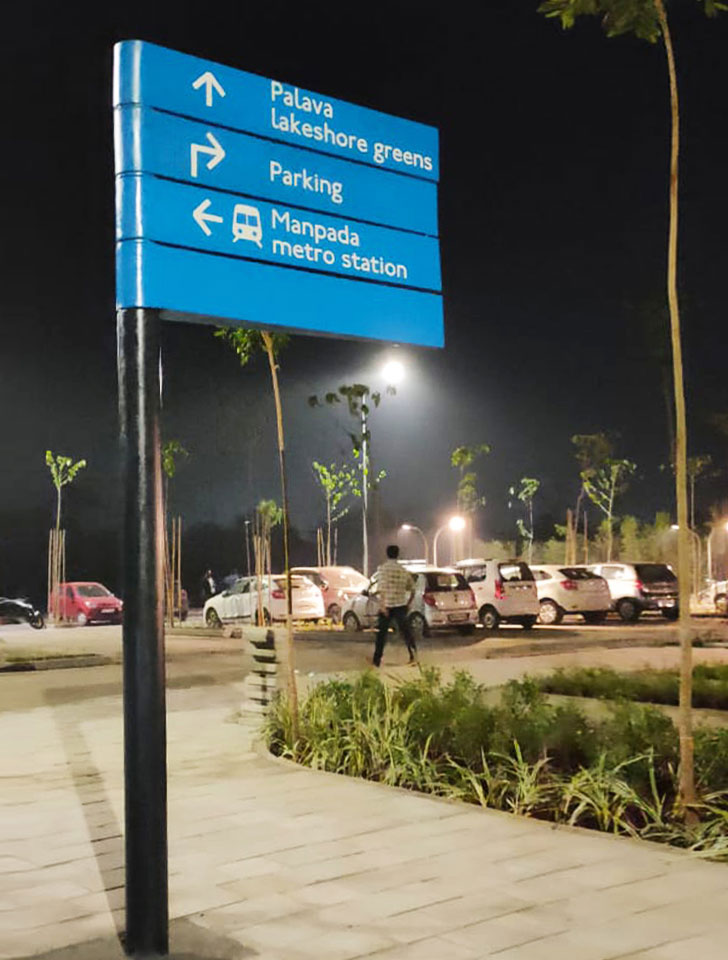 WAYFINDING-POLE-SIGNAGE